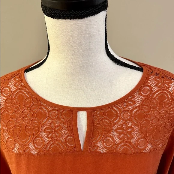 Van Heusen Lace Tunic Top - Size M - Picture 3 of 6